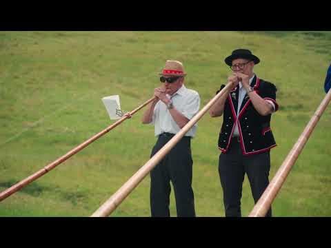 Echo der Berge: Alphornzauber & Fahnenkunst am Flumserberg beim Alphorntreffen